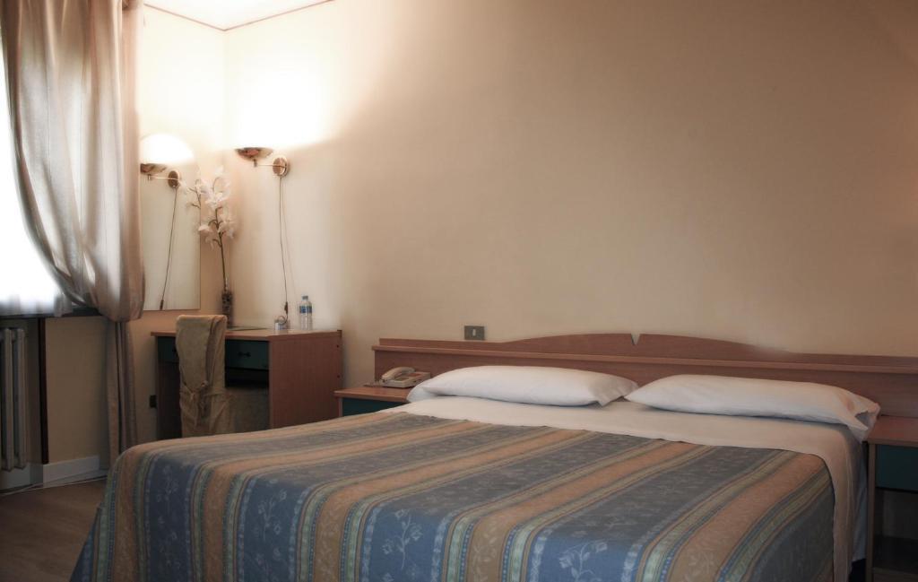 Hotel La Rosta Reggio Emilia Oda fotoğraf